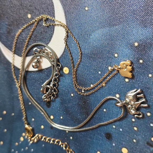 x2 Elephant Necklaces - Picture 3 of 8